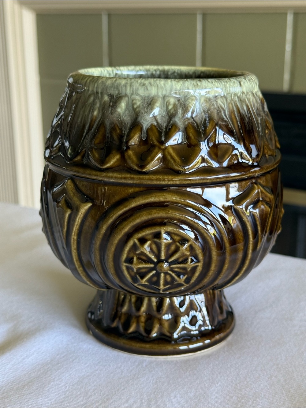 Vintage Hull USA Pottery Round Pedestal Planter Green Drip Glaze